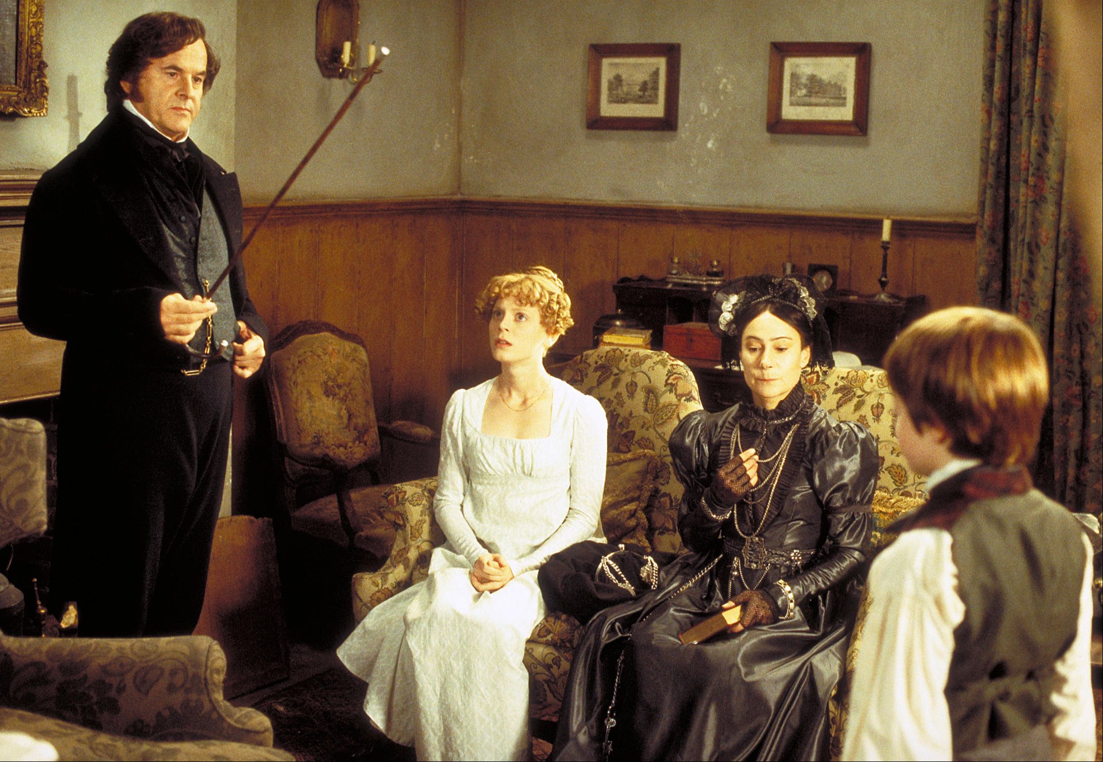 小哈利·波特闪闪的双眼,虽然是大团圆结局,却有那么多人无辜地死去