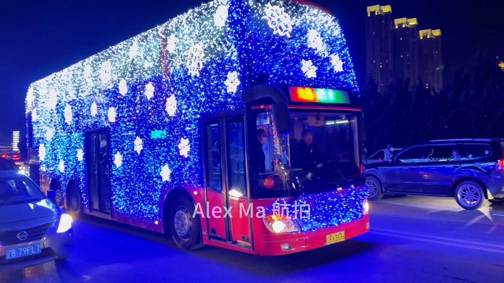 有机会一定要来大连的星海广场体验浪漫的星光巴士