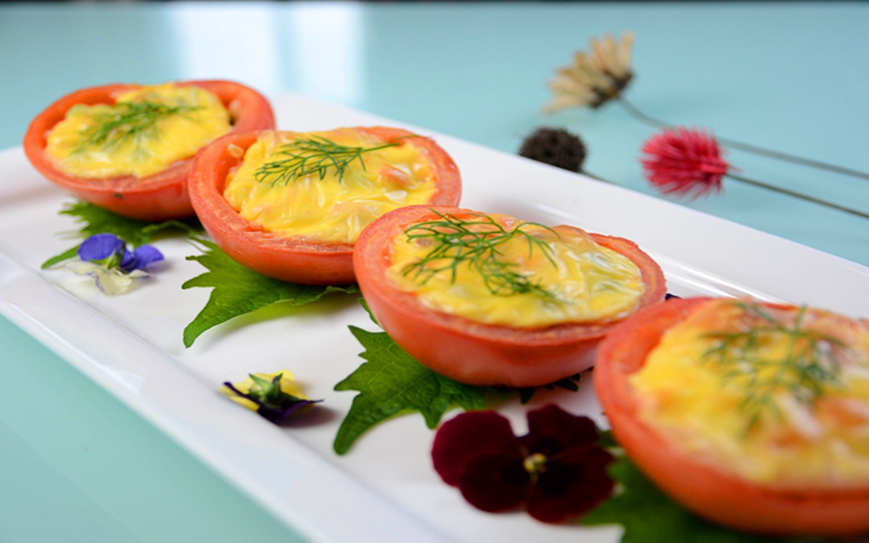 淮扬菜大厨倾力分享中西合璧菜肴:芝士三文鱼焗番茄,孩子馋哭了