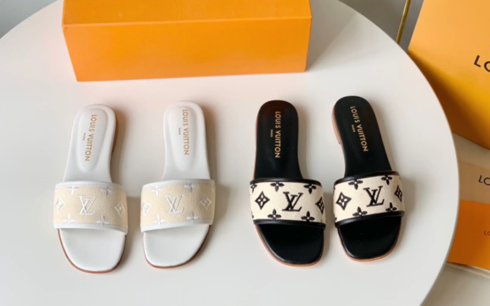 lv新款真皮平底露趾休闲拖鞋女鞋 #真皮拖鞋 #平底拖鞋 #lv