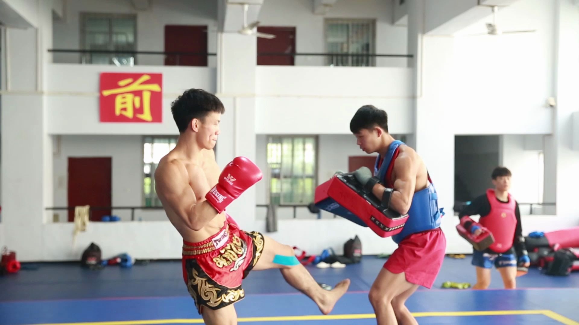 近距离观看少林塔沟武校散打队男孩的日常训练,活力澎湃朝气十足哔哩哔哩bilibili