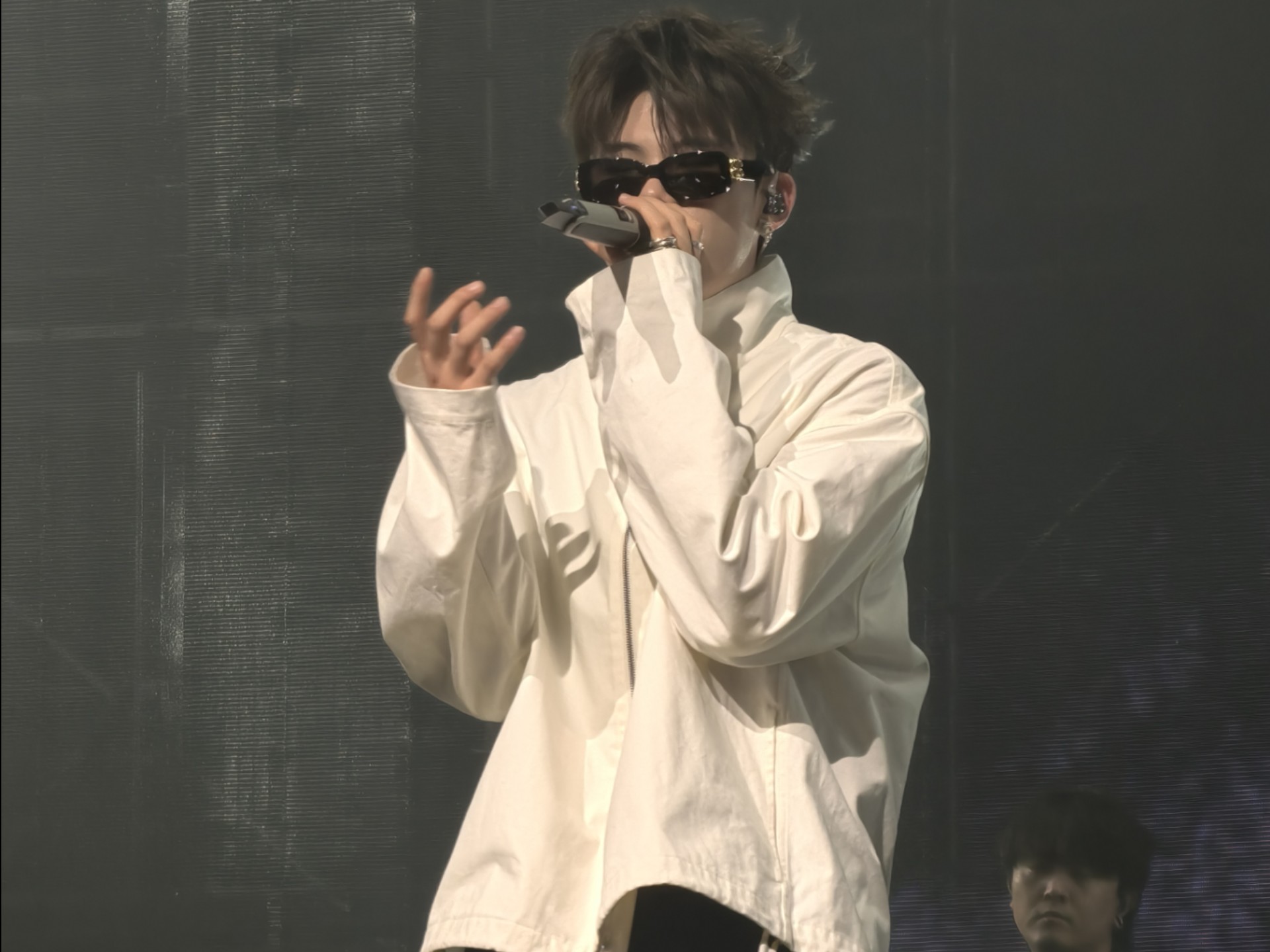 沙一汀elv2巡演成都站 她戴着火星的口音 夹杂着南方的土钉