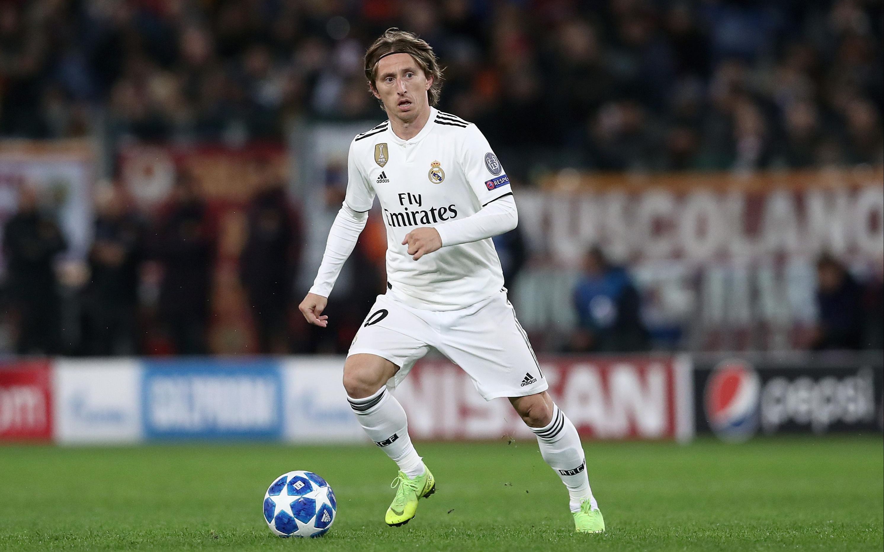 莫德里奇皇马中场发动机精彩集锦