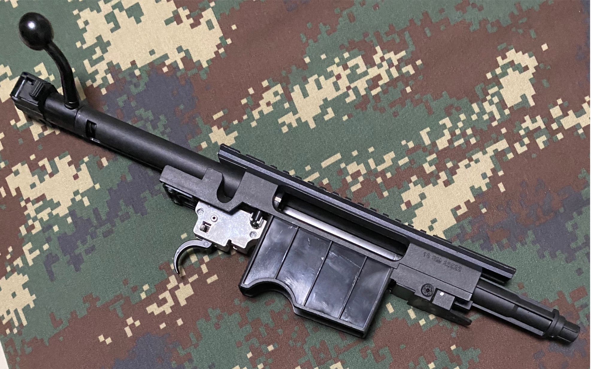 这才叫真正的无配件武器!(捷鹰awm软弹枪)