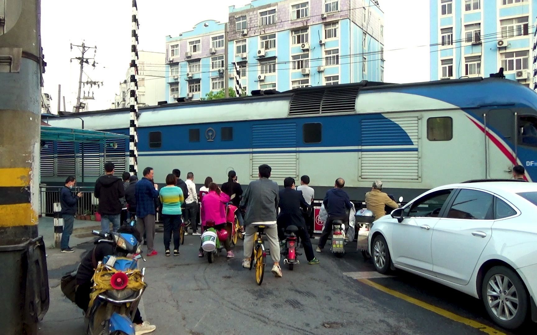 [图]【中国铁路】武汉市内最后坚持的道口