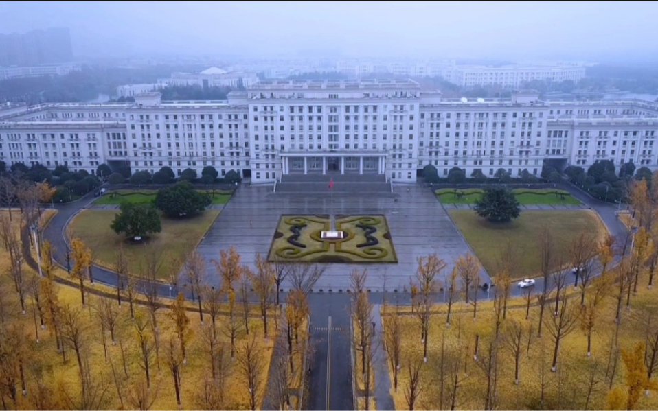 惊呆了,惊呆了,成都竟有如此迷人的校园秋景!!!哔哩哔哩bilibili