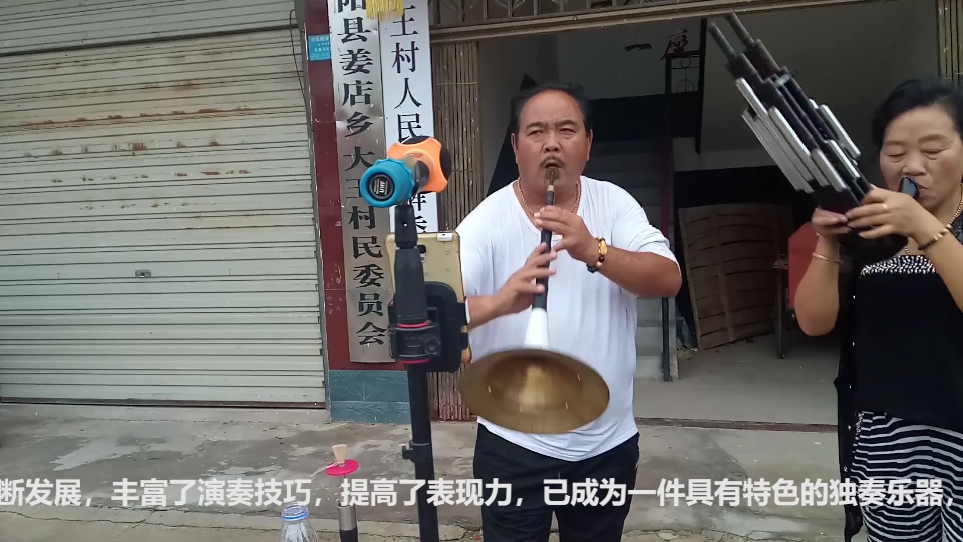 [图]唢呐高手演奏歌曲《二泉吟》深入人心，令人心酸，眼泪止不住打转