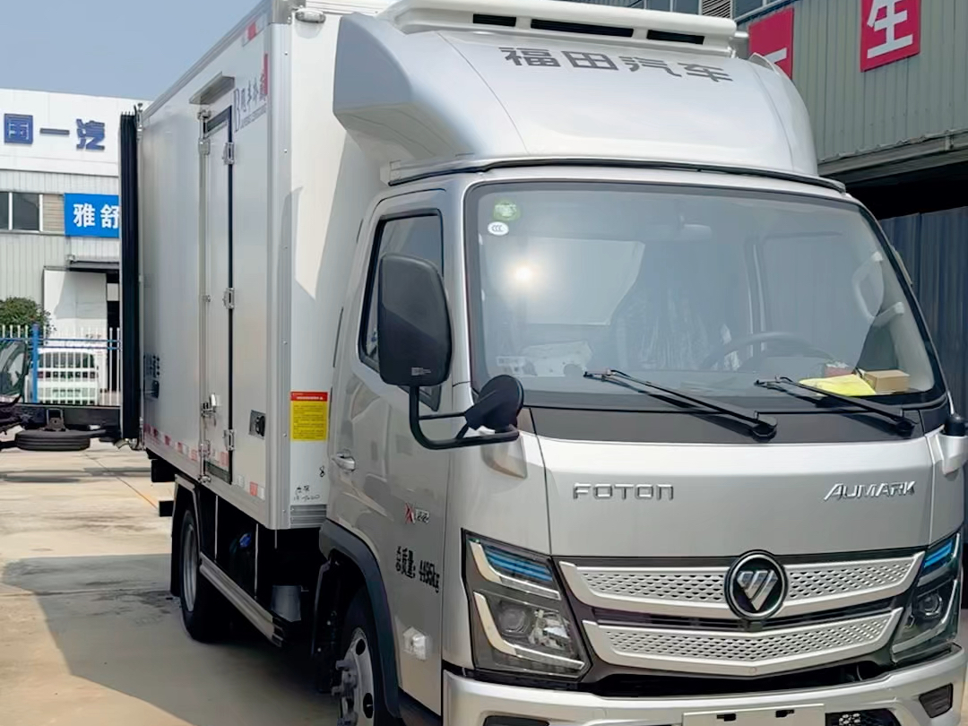 3米7福田欧马可x卡冷藏车
