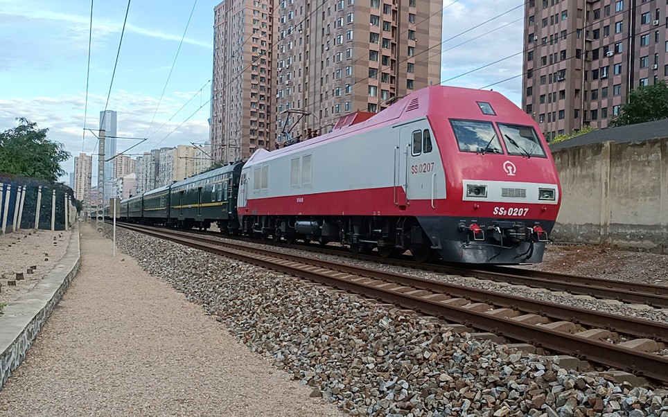 【火车拍摄】k7333次,大连—延吉,k929次,大连—佳木斯.