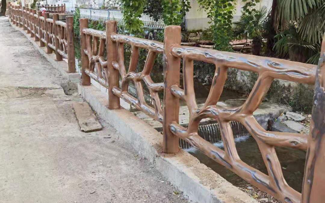 和喜欢的人来一场约会吧!异形仿树藤栏杆给你满满的安全感