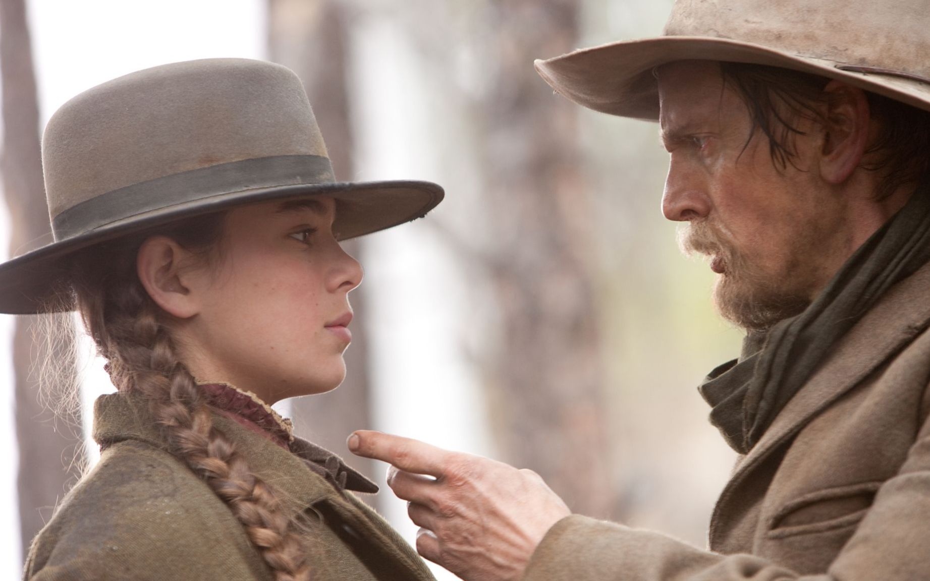 14岁女孩千里追踪悍匪,终报杀父之仇,我14岁时还没骑过马呢