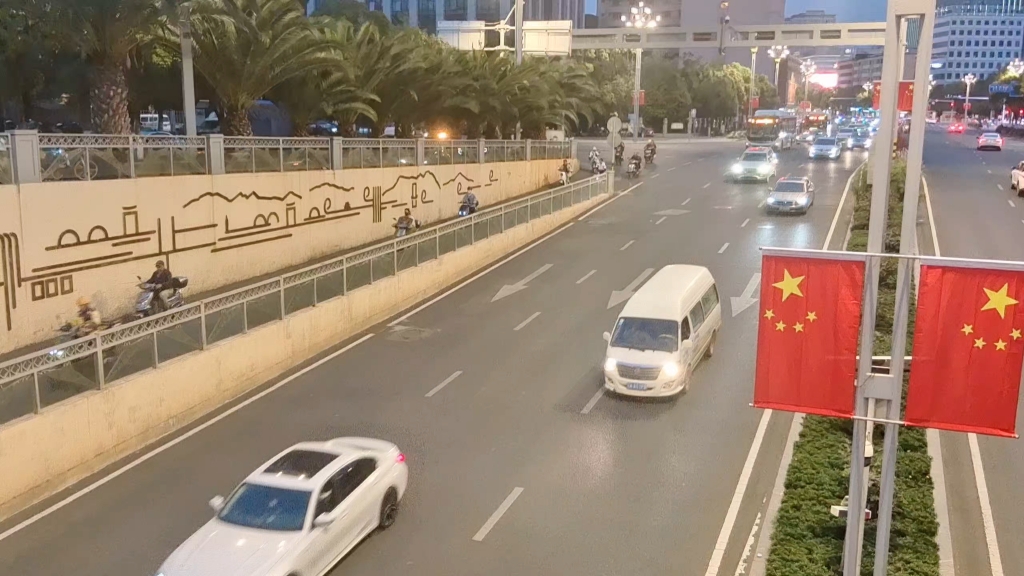昆明公交火车北站隧道随拍