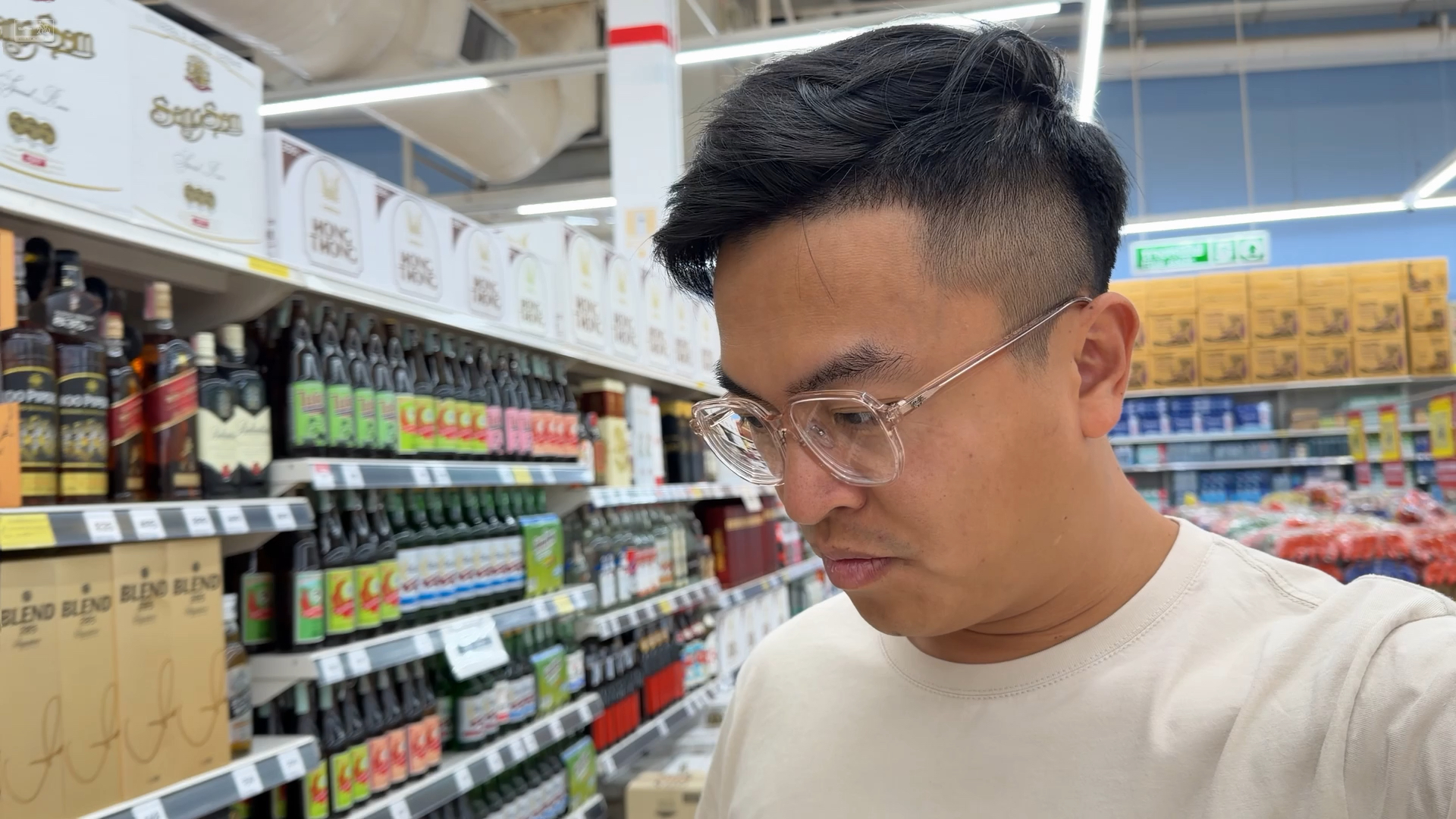有没有朋友能告诉我，这瓶酒是「涂」的，还是「喝」的？虽然常来泰国，但有时候货架上的分类我还是不太懂很怕像某人去欧洲，以为是买牙膏，谁