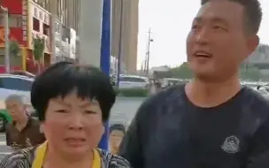 Télécharger la video: 饭店厨房突发大火 退伍军人借灭火器冲进火海 女老板当场跪谢