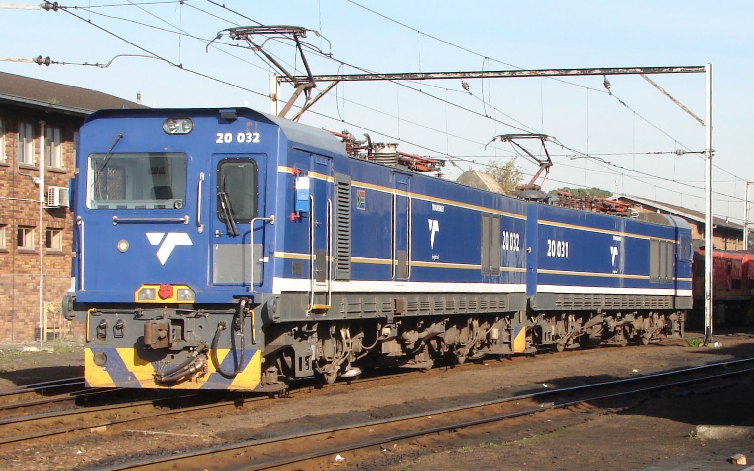 搬运世界铁路牵引蓝色列车的南非国家交通运输集团中国娃娃20e型电力