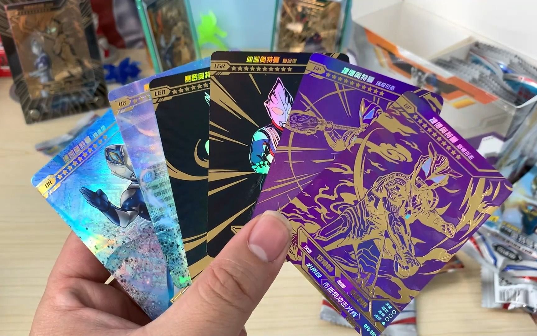 今天开奥特曼卡片奇迹版,中了2张lgr,2张紫色gp卡,2张or卡!