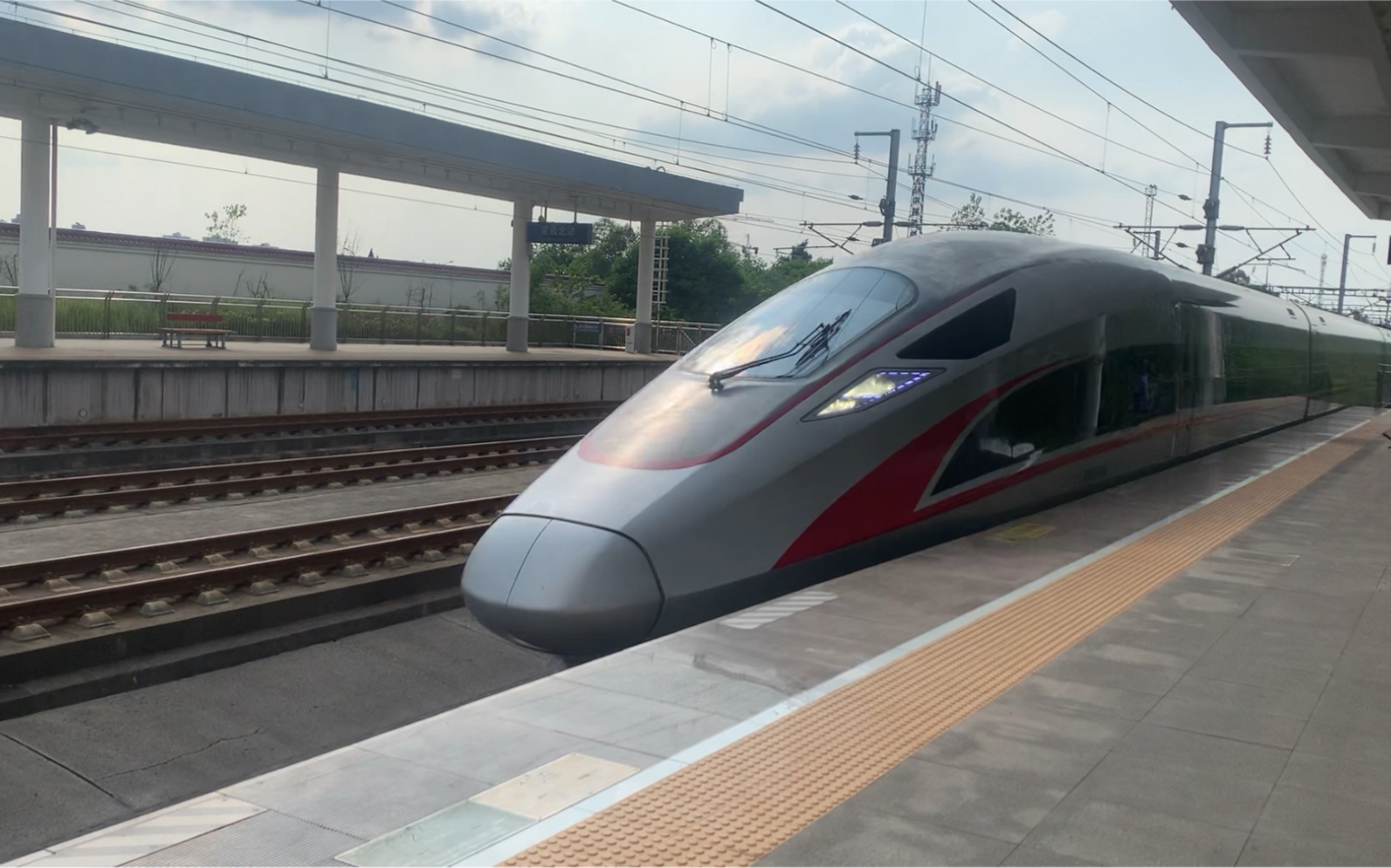 成都铁路局:cr400af重联型,浩浩荡荡进站,原声