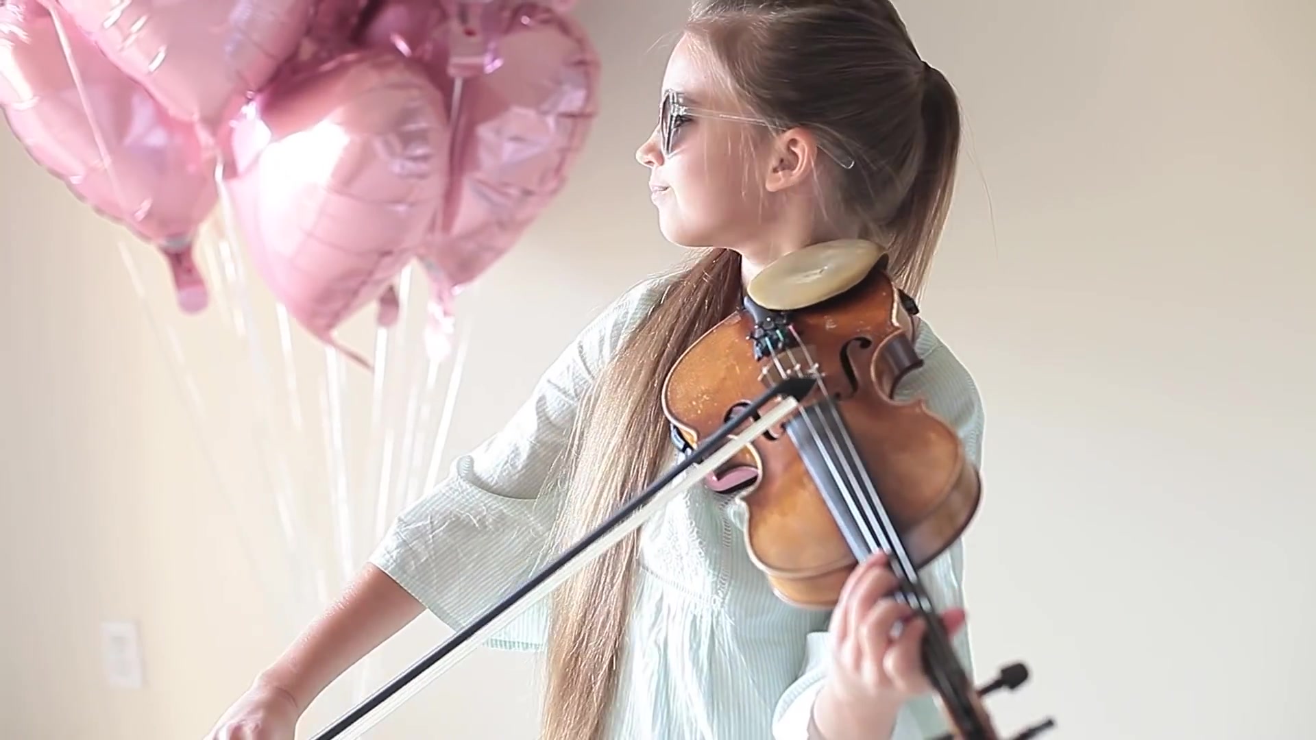 小妹妹karolina小提琴演奏girlslikeyou好听哭了