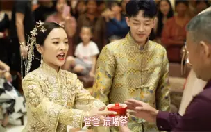 Скачать видео: 我们结婚啦！父母支持，长辈祝福。周先生的周太太瞬间有了无数后盾！