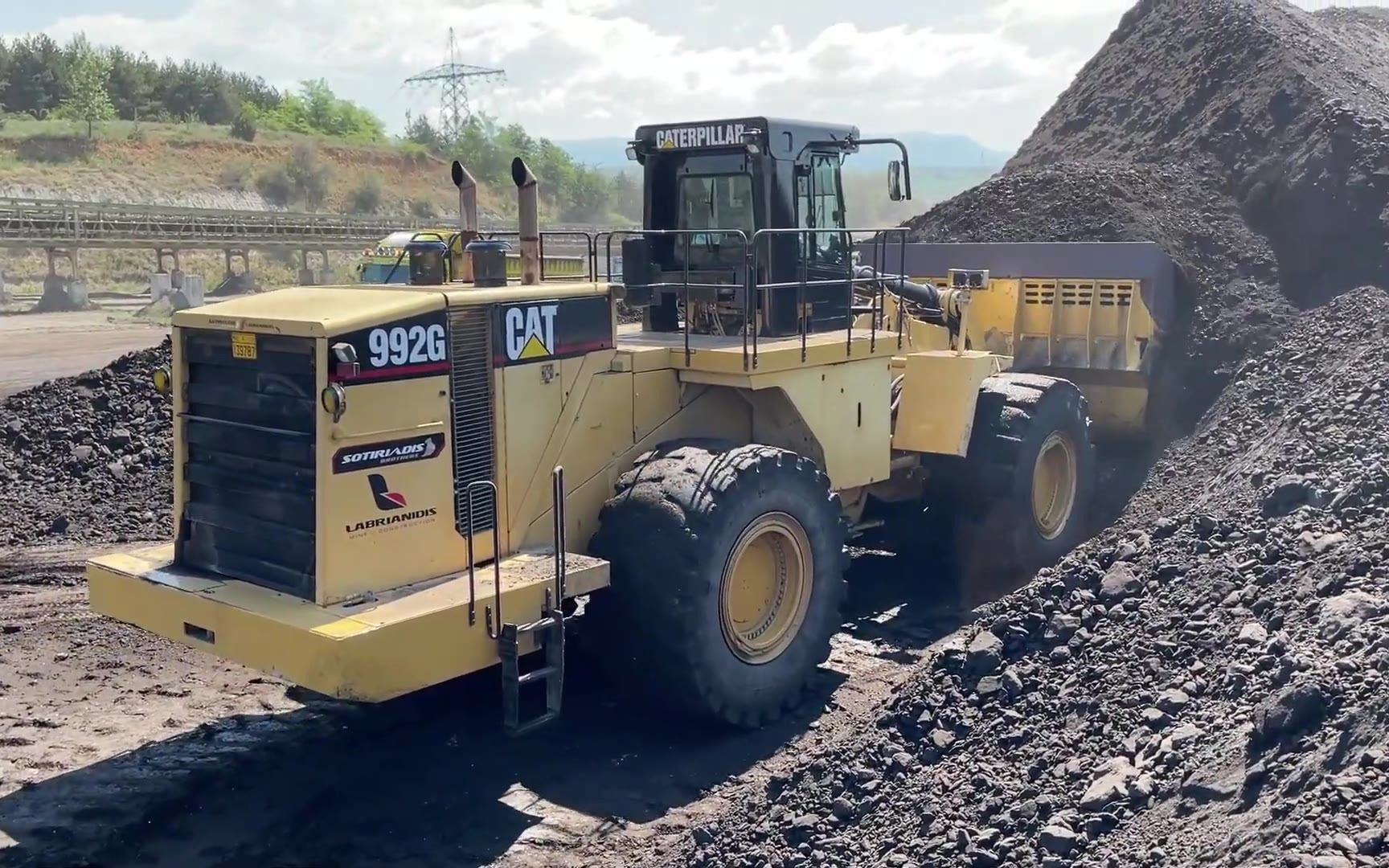 cat 992g装载机装车作业