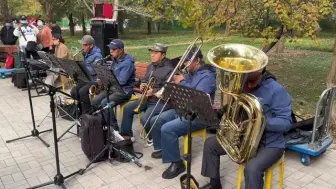 Скачать видео: 《天路》北京激情唱响合唱团（玉渊潭）  指挥：孙连玉