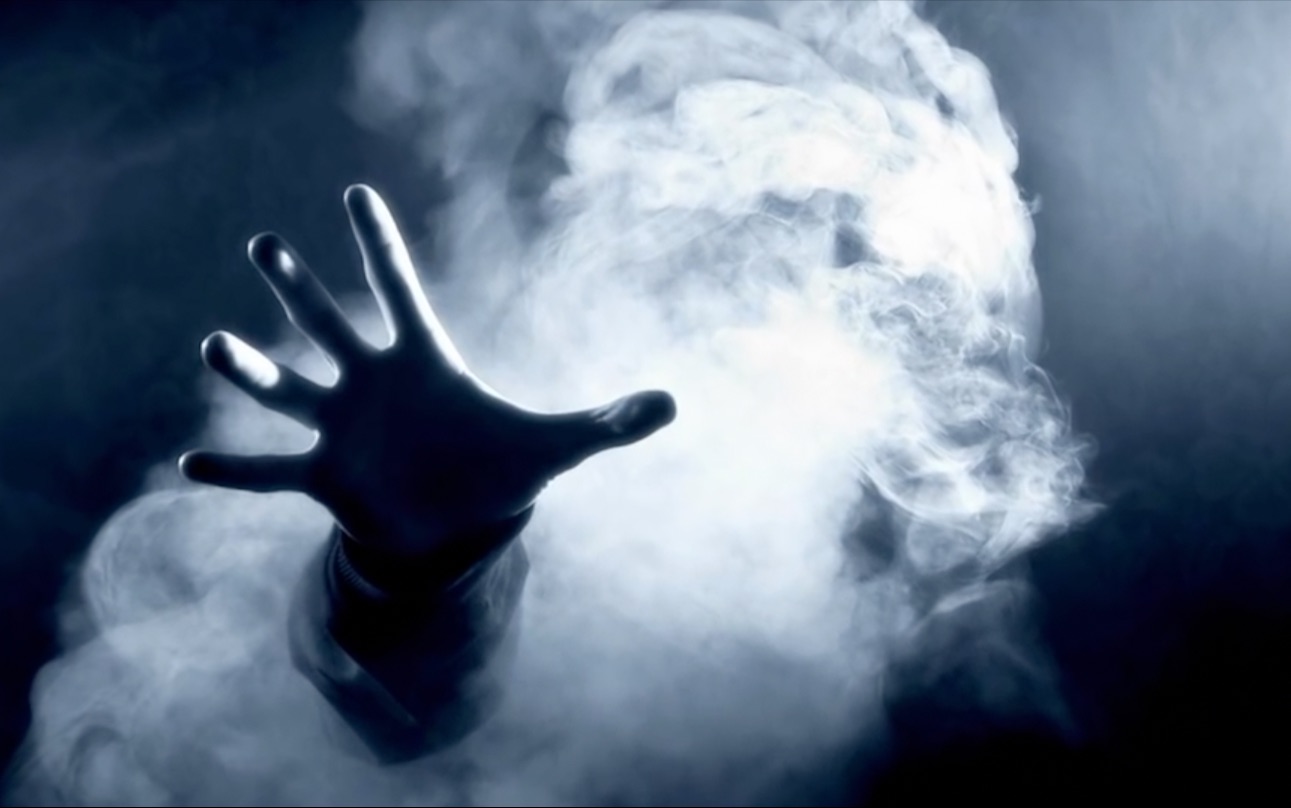 很多人在临死时都会感觉自己顺着一道白光走向黑暗隧道为什么