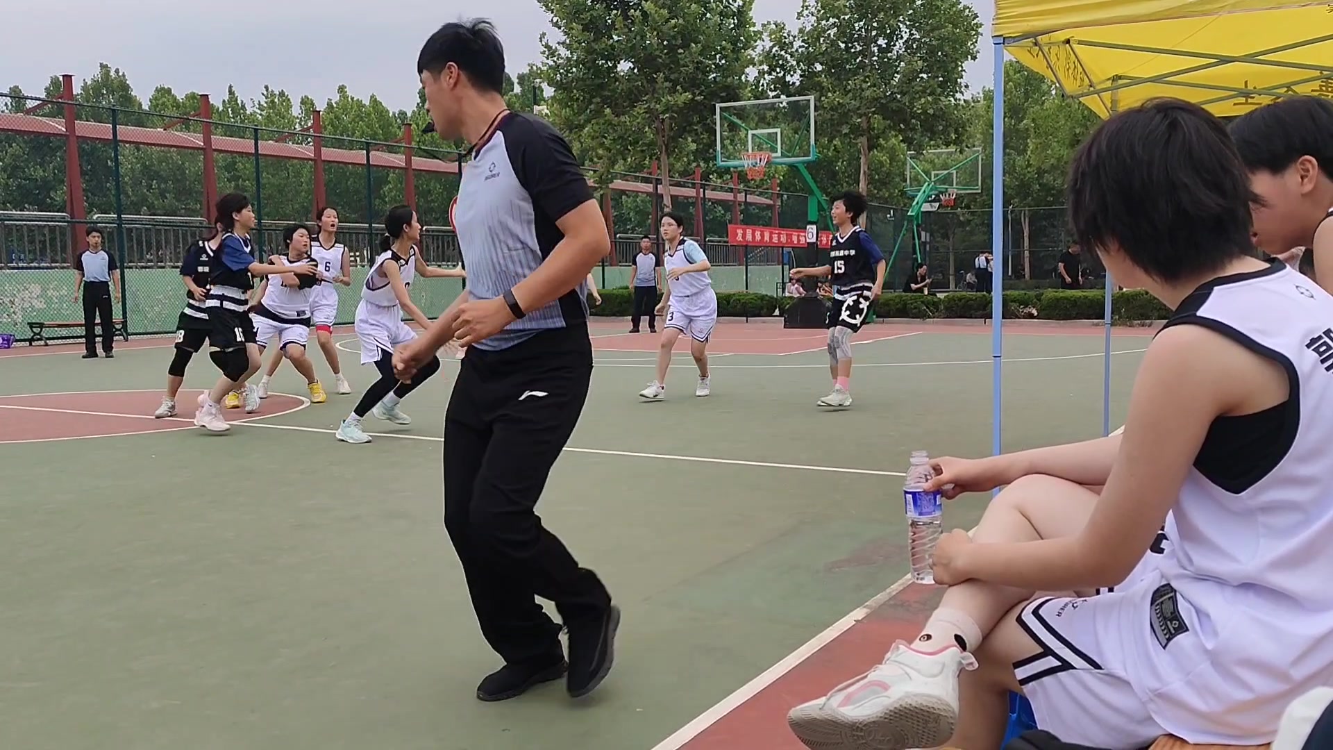 【热血沸腾的青春】——校园篮球比赛精彩瞬间