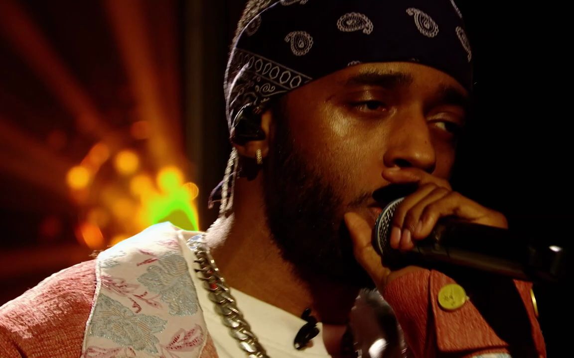 6lack登上最新一期"tonight with target"带来了他的新专辑歌曲