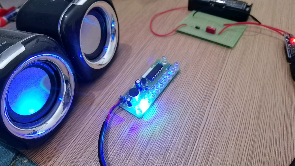 声控流水灯开灯版