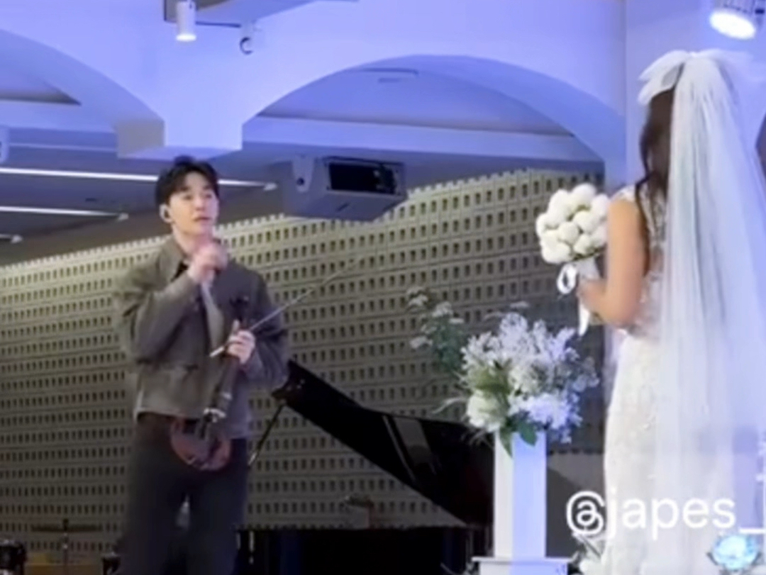 刘宪华在宋旻浩妹妹的婚礼上献唱its you