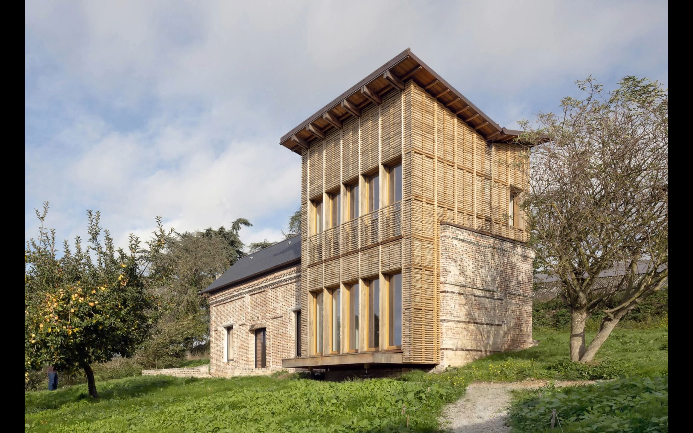 可持续设计案例---法国le costil 住宅改造(零混凝土零塑料)