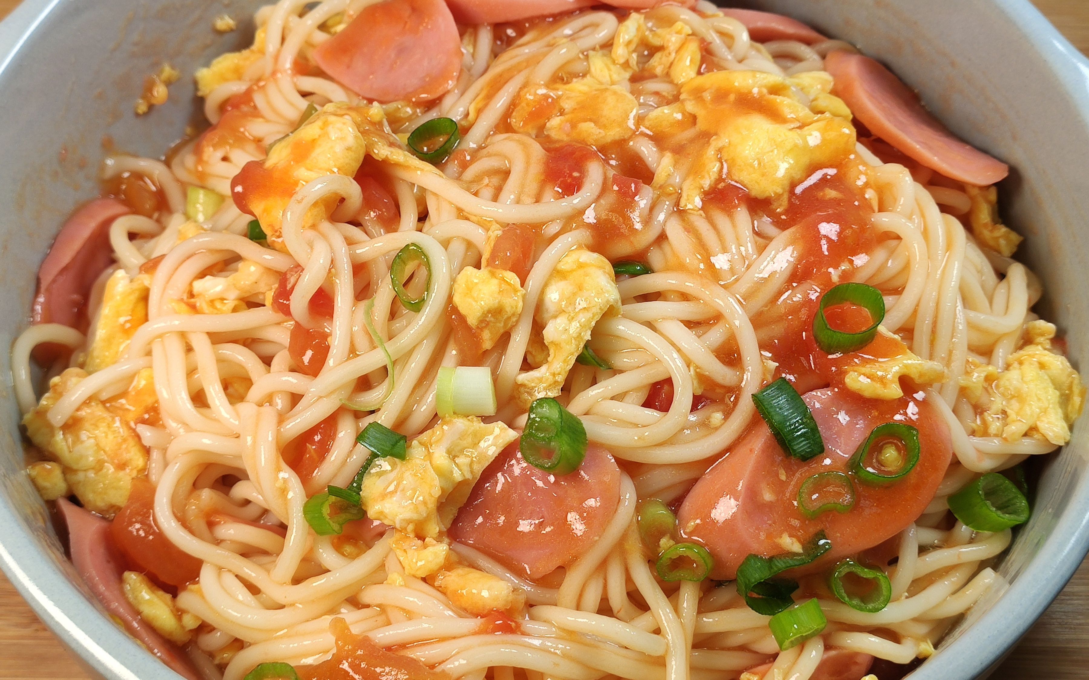 火腿鸡蛋盖浇面这样做太好吃了,汤汁浓郁,做法简单,一碗不够吃