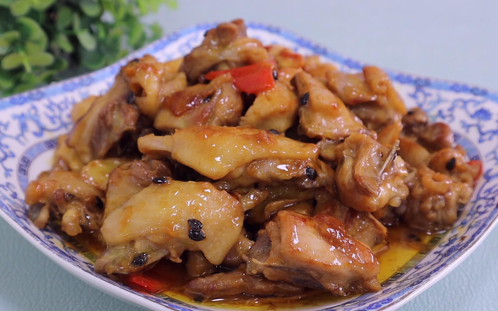 一道闻着就流口水的客家焖鸡,很多人都没吃过,但吃一次就会爱上