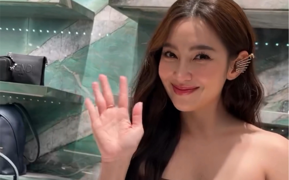 【bella】今日贝拉参加fendi活动并视频为粉丝送祝福 最新状态