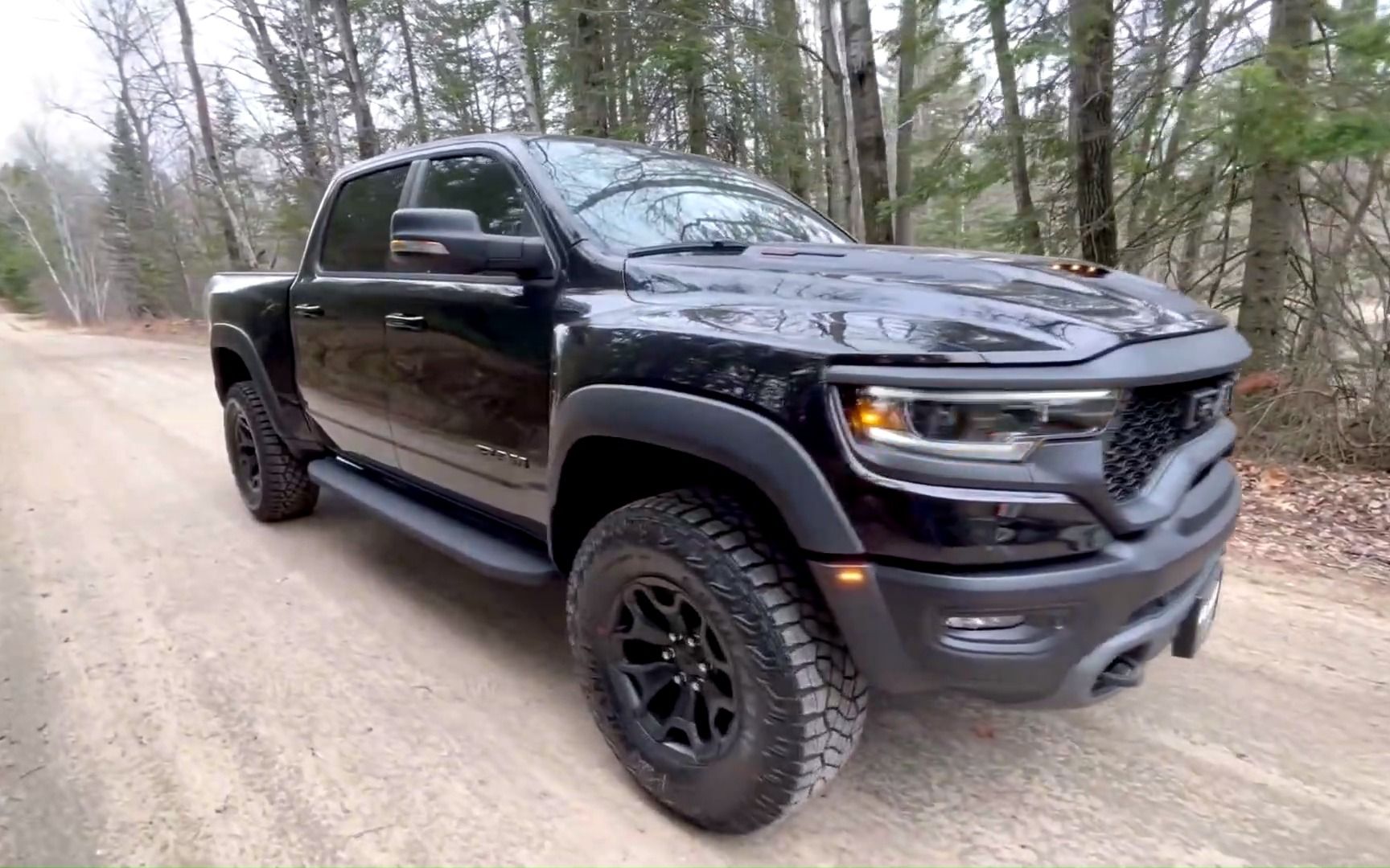 【大佛越野】道奇公羊霸王龙,每个细节都在告诉猛禽,你是个弟弟!