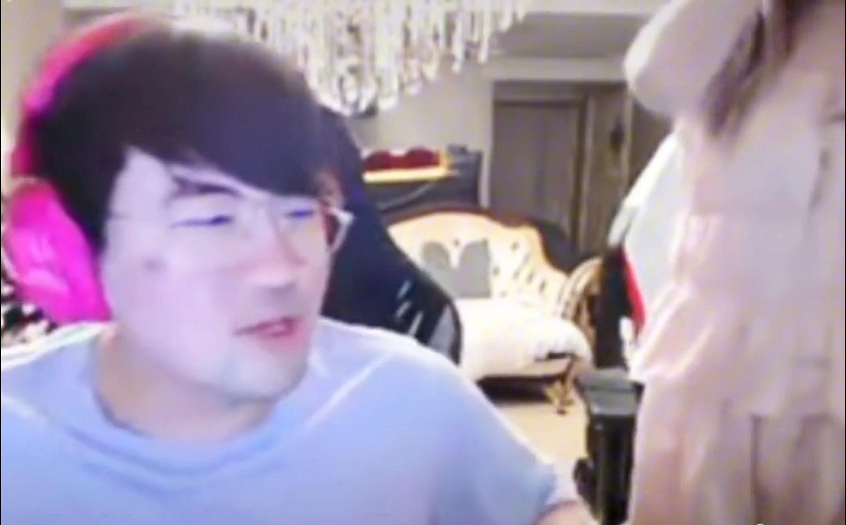 万坤最虾头的一集,要喝余霜喝过的水,惊呆aj姿势和letme