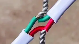 电线自以为接得很牢固，老电工直接说不合格，这才是正确的接线方法