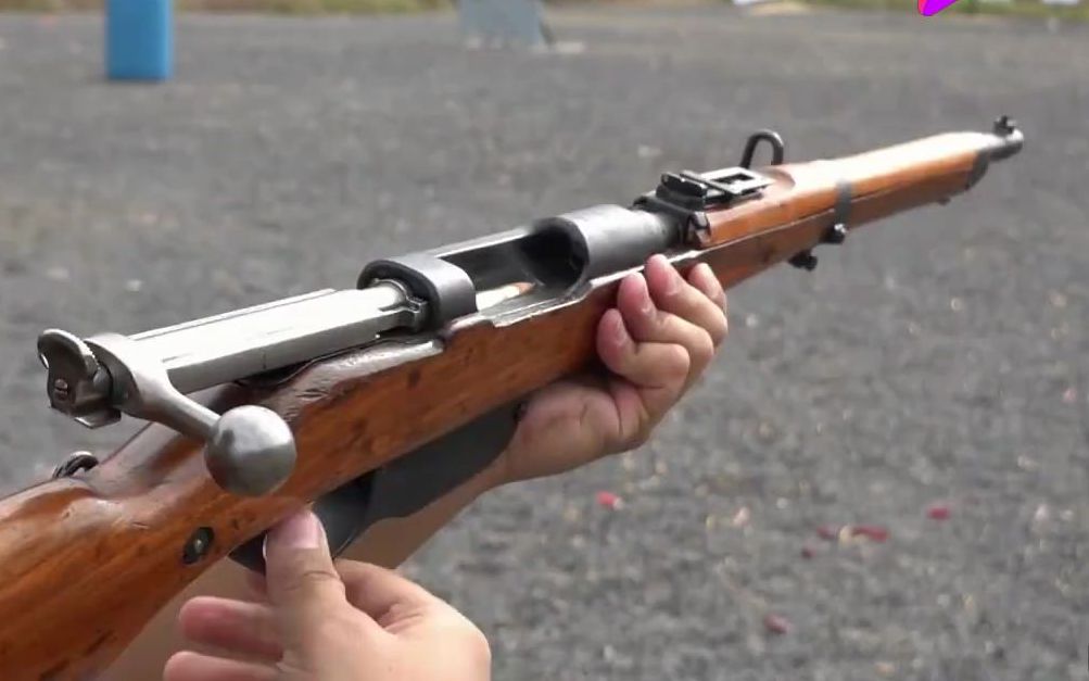 斯太尔m1895卡宾枪,清脆的直拉式枪栓"咔嚓咔嚓"声音好听极了