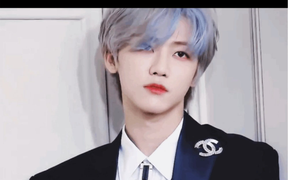 罗渽民动图发色合集——鹦鹉头 黑发