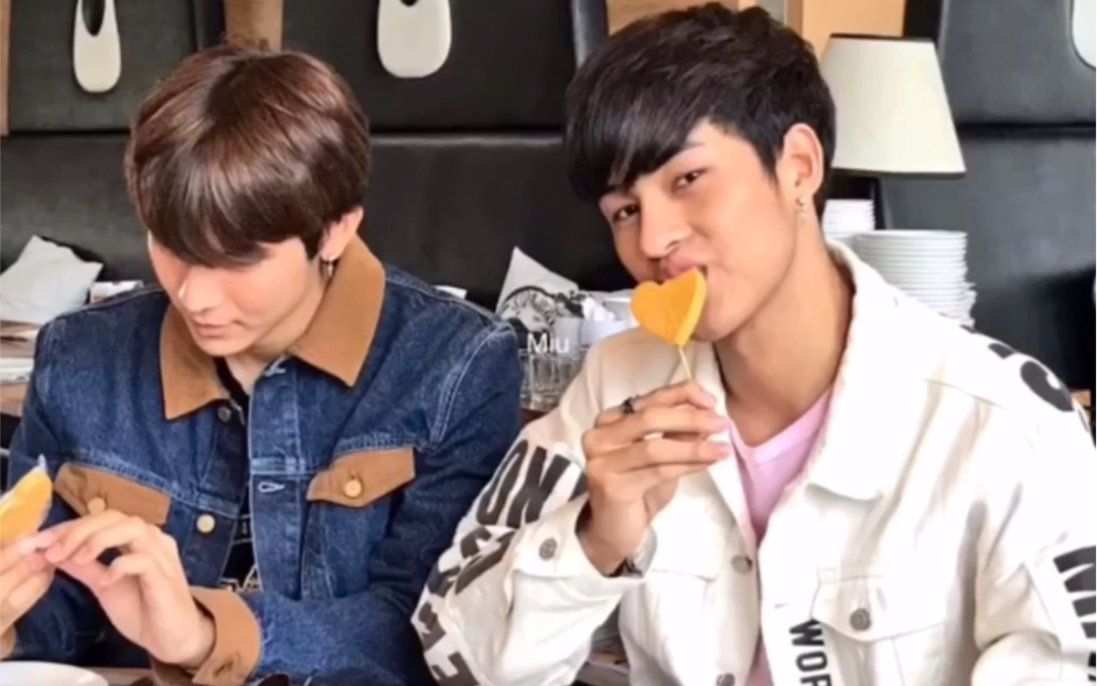 【mewart】听说mew的kiss scene舒服又温暖_哔哩哔哩 (゜-゜)つロ