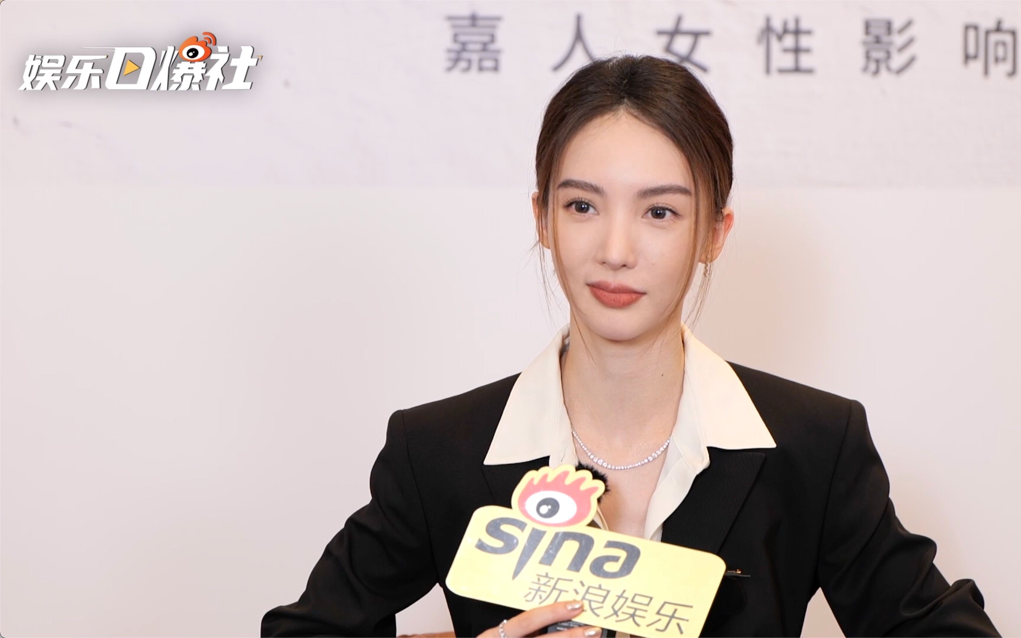 活动作品金晨夸王子异吻戏很专业独家专访金晨谈和冯小刚初次合作的