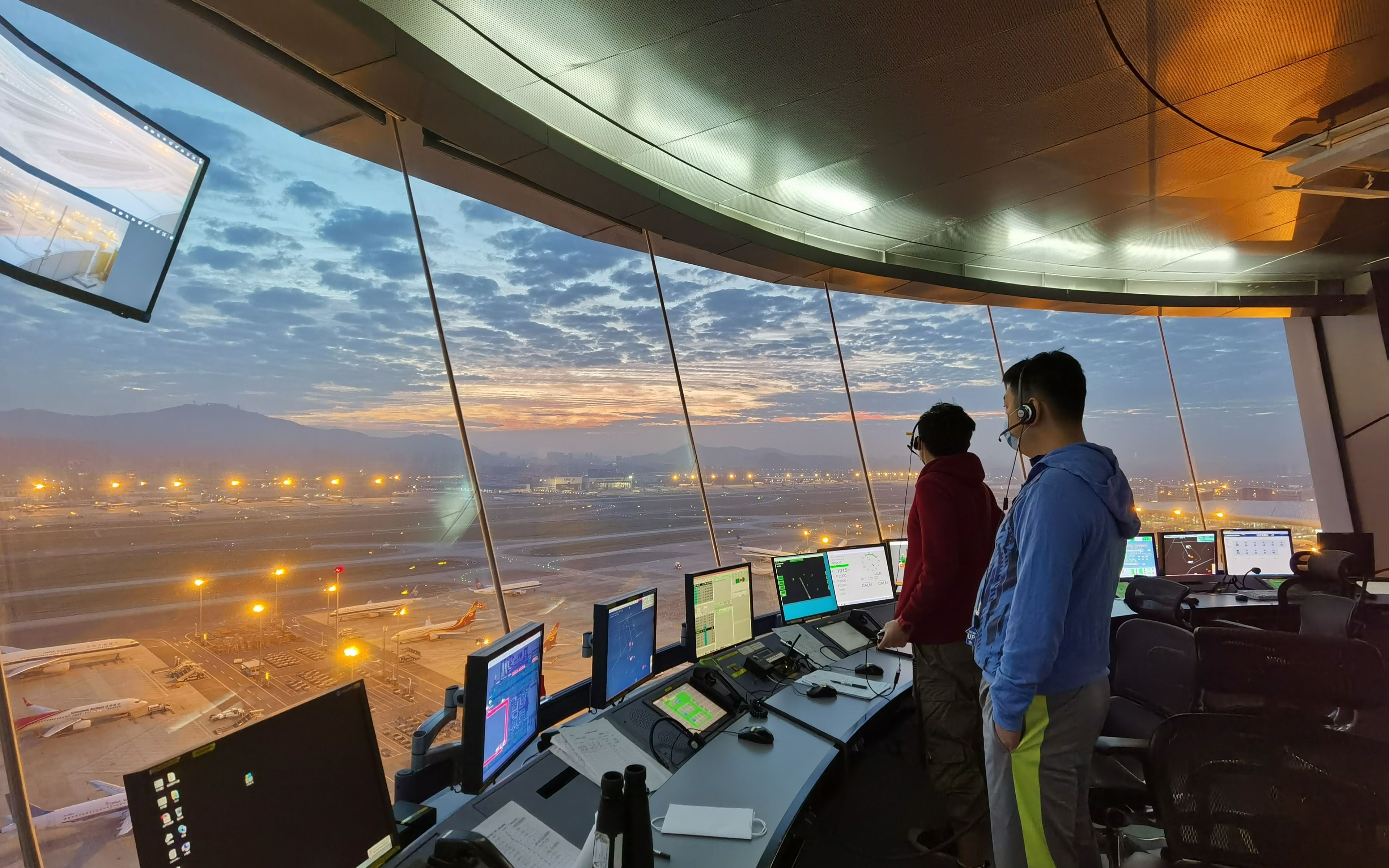 《sim4d》当飞行员在塔台指挥飞机,治好了我多年的低血压