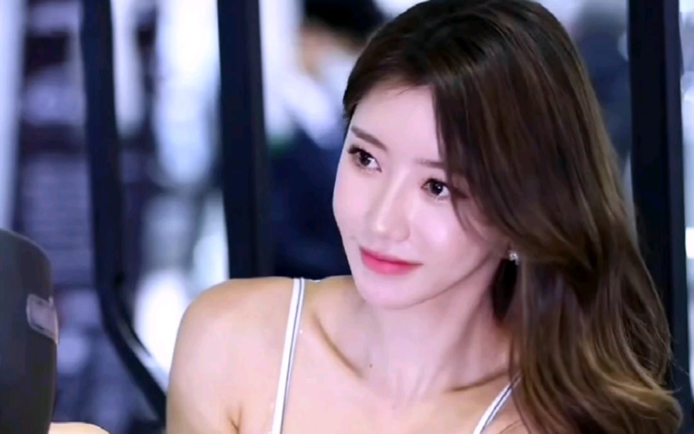 最美车模点评(20):车展上的韩国人气美女车模林率雅!