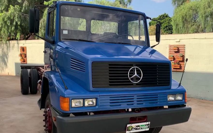 看看奔驰1618老一代卡车,经典怀旧!
