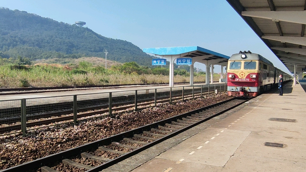 [中国铁路]广梅汕伪特快t8382兴宁站进站