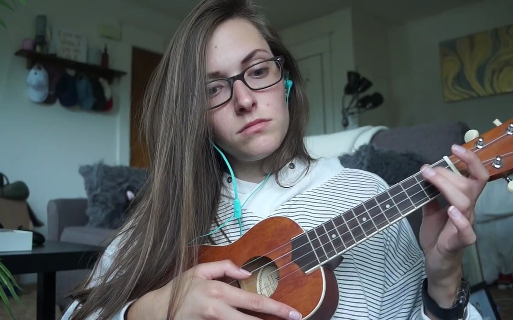 ukulele tuning and gently playing_1080p