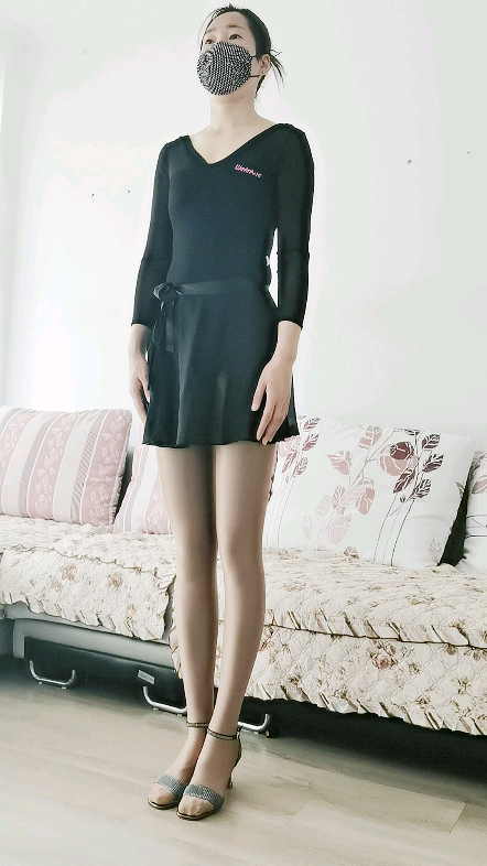 舍宾舞姿走起,新买的黑色舍宾服,无裙的就