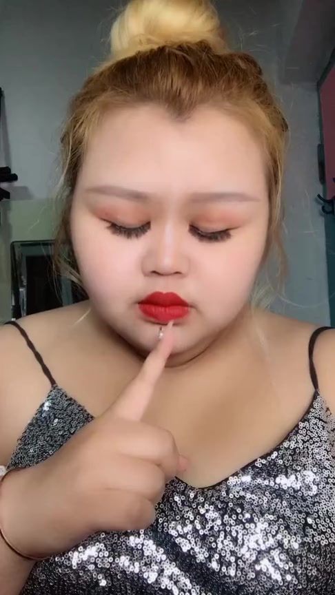 300斤的大脸妹,看到化妆后的那一刻,完美逆袭女神!