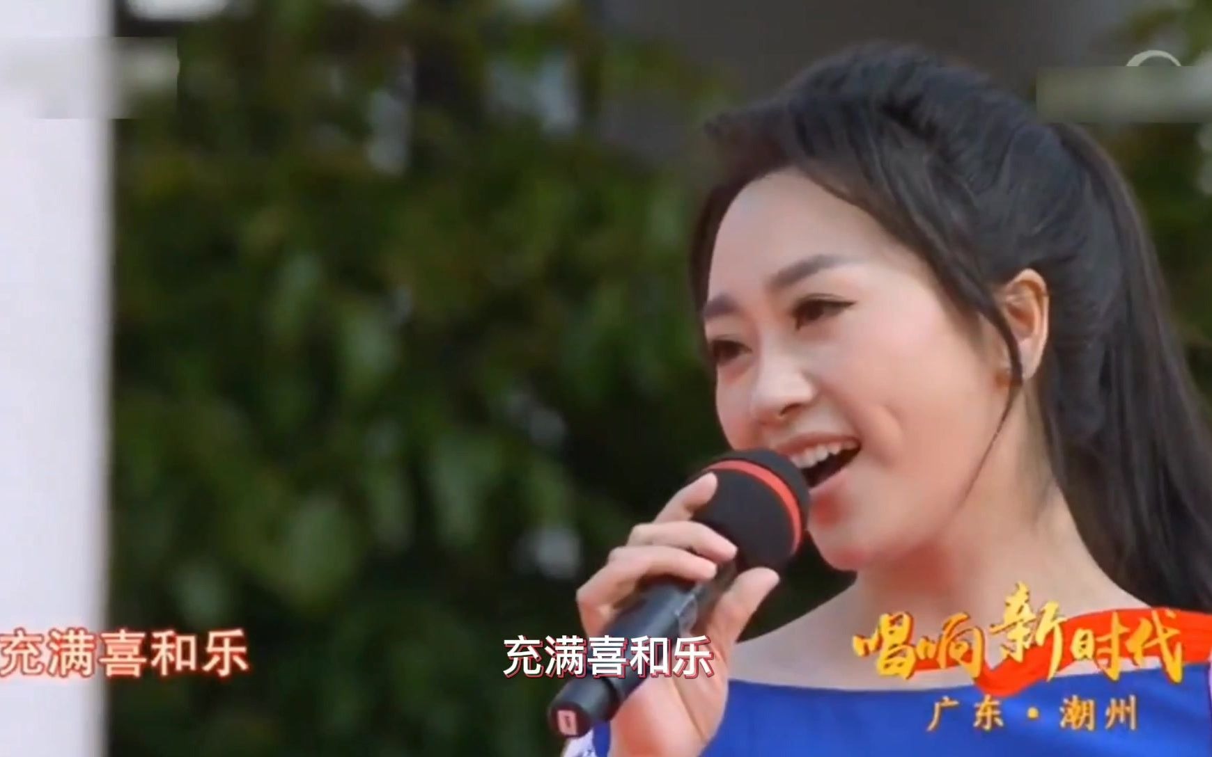 金婷婷台风就是好,一首经典老歌《小城故事,展示美妙歌喉