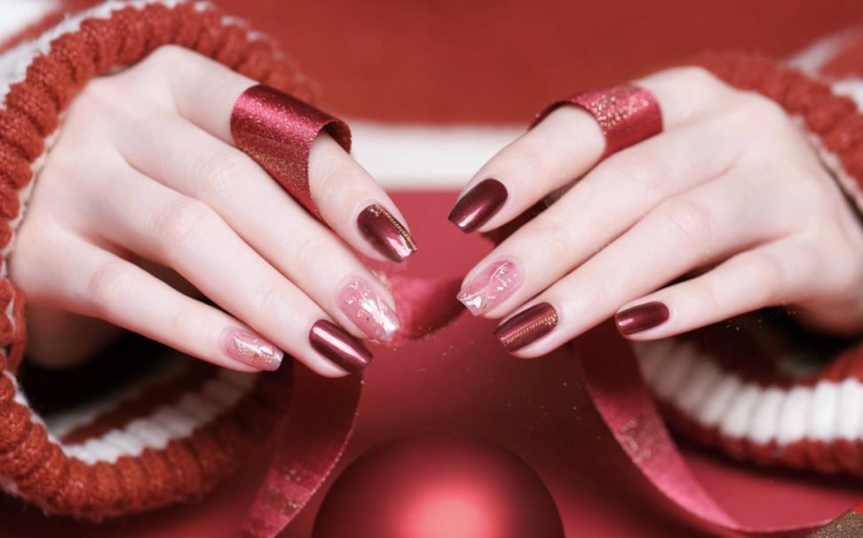 新年酒红色晕染美甲,散发魅力的无敌小心机!